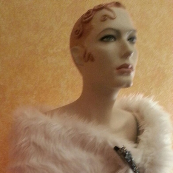 White Brocade & Faux Fox Fur Reversible Wrap - Picture 4 of 7